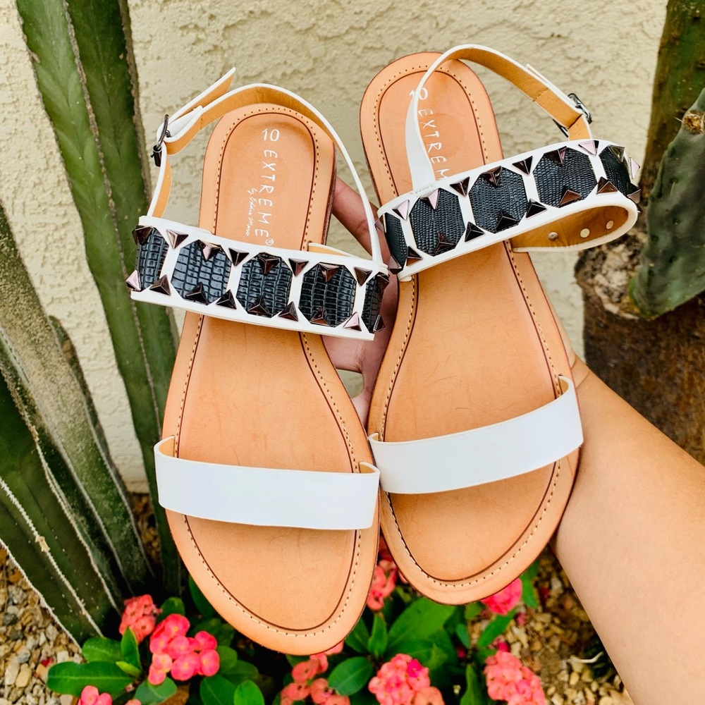 Extreme black & white stud slides